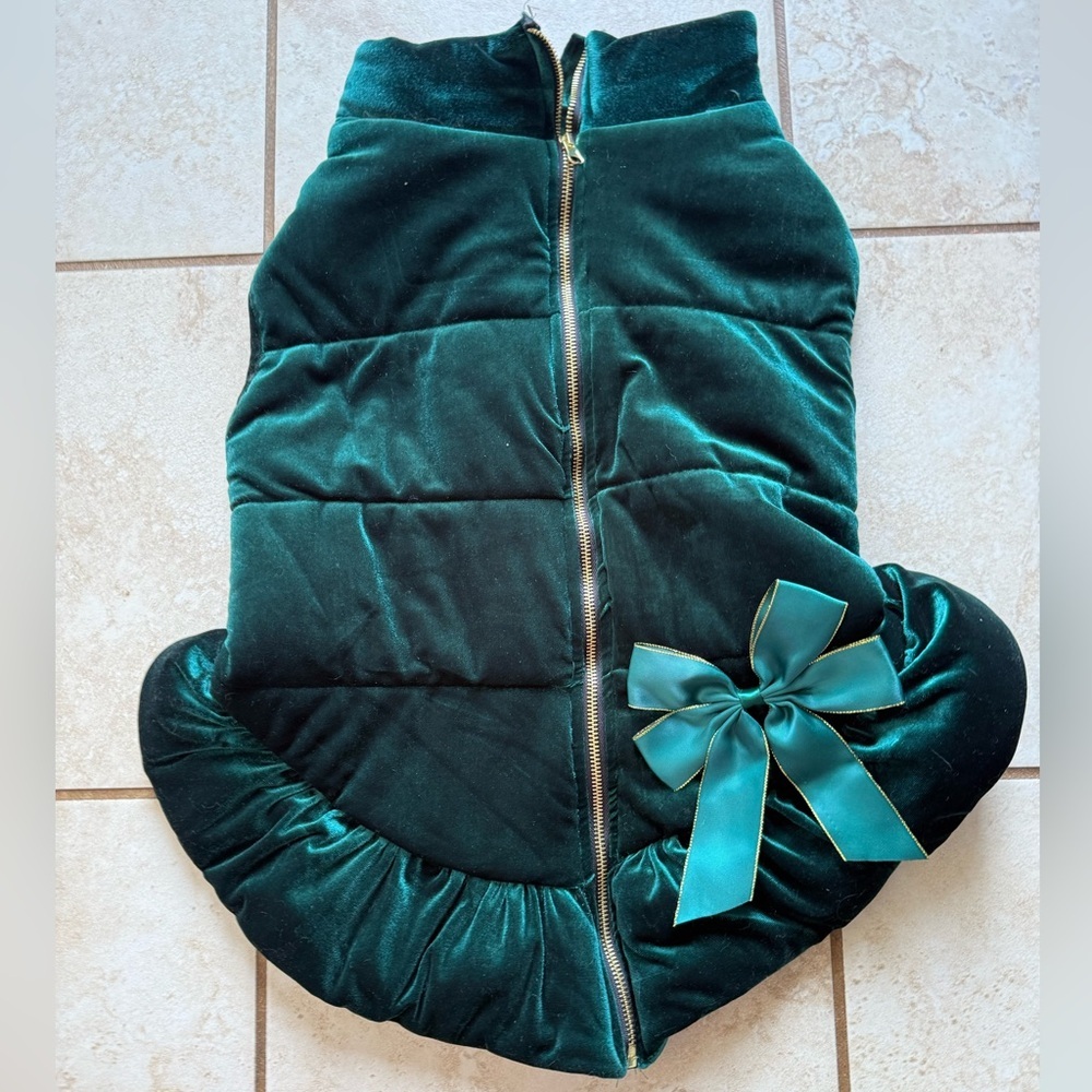 HomeGoods Emerald Green Velvet Dog Puffer Coat with Satin Bow Large Dog - Picture 1 of 3